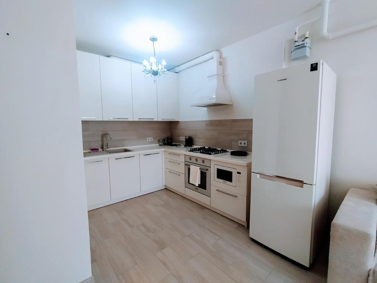 Vanilla Vip Apartment Lviv Bagian luar foto